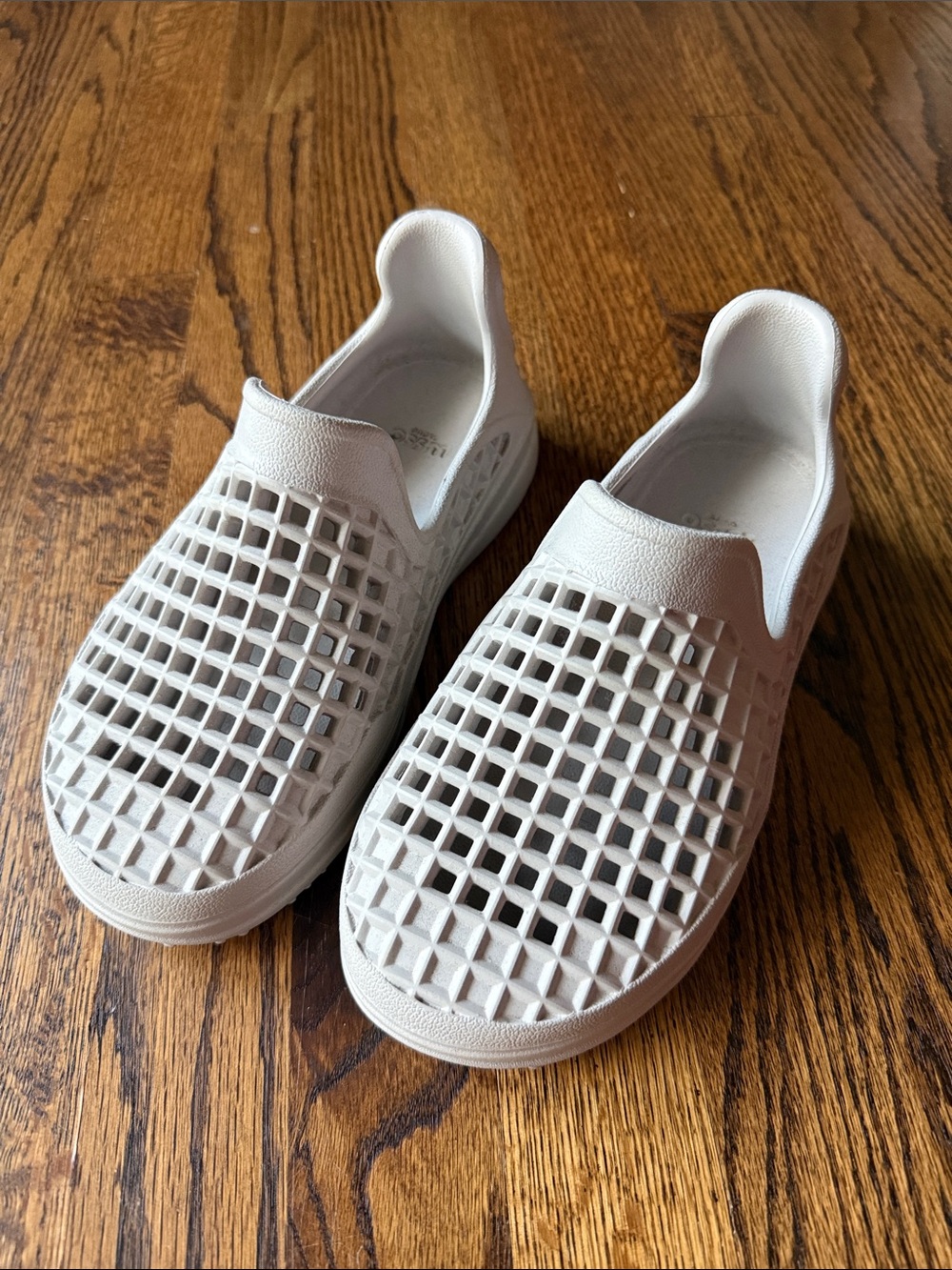 E Lusso Cloud Neutral Gray Slip-On Ventilated Mules for Women